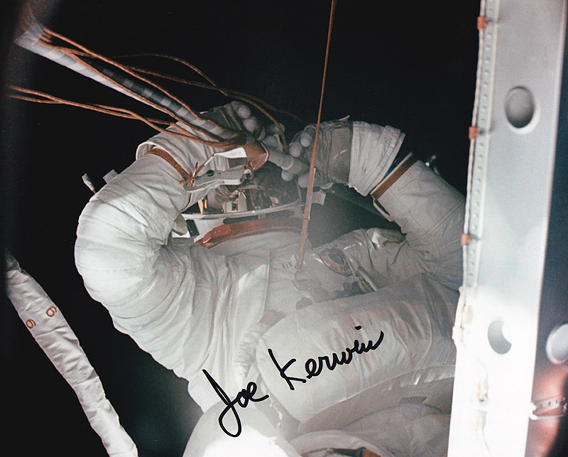 Joe Kerwin Autographs Signed Photos